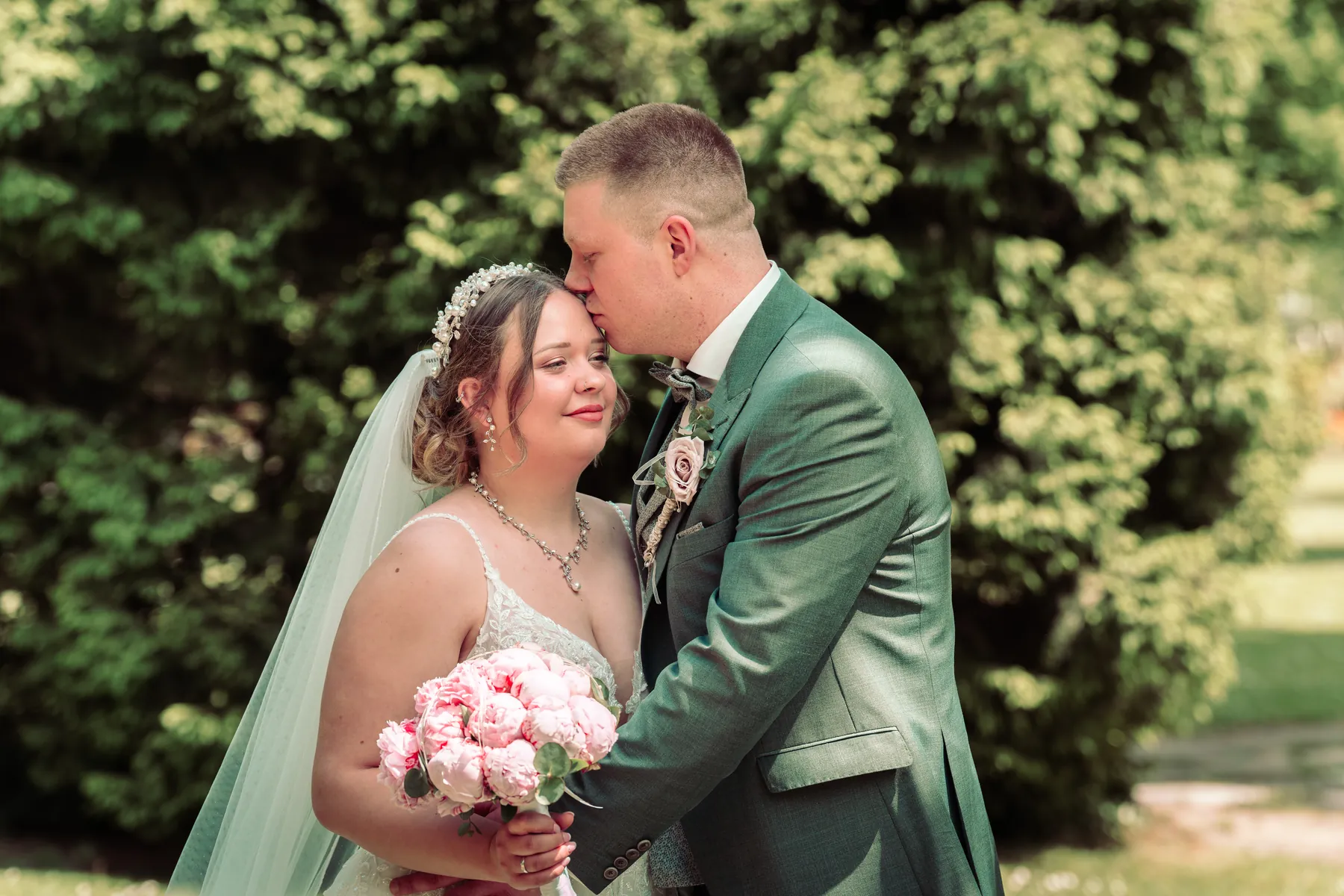 Jasmin und Kevin – Kuss auf die Stirn